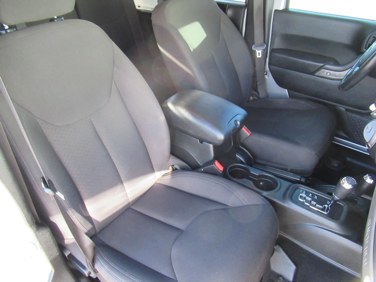 Used 2018 Silver Jeep Unlimited Sport image 10