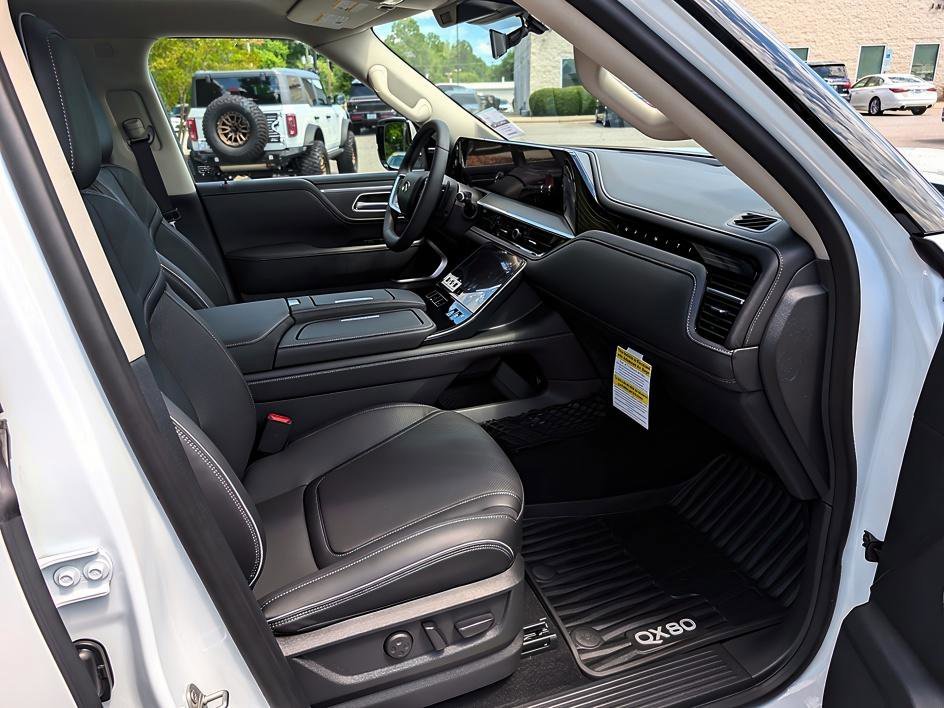 New 2026 Radiant White INFINITI LUXE image 21
