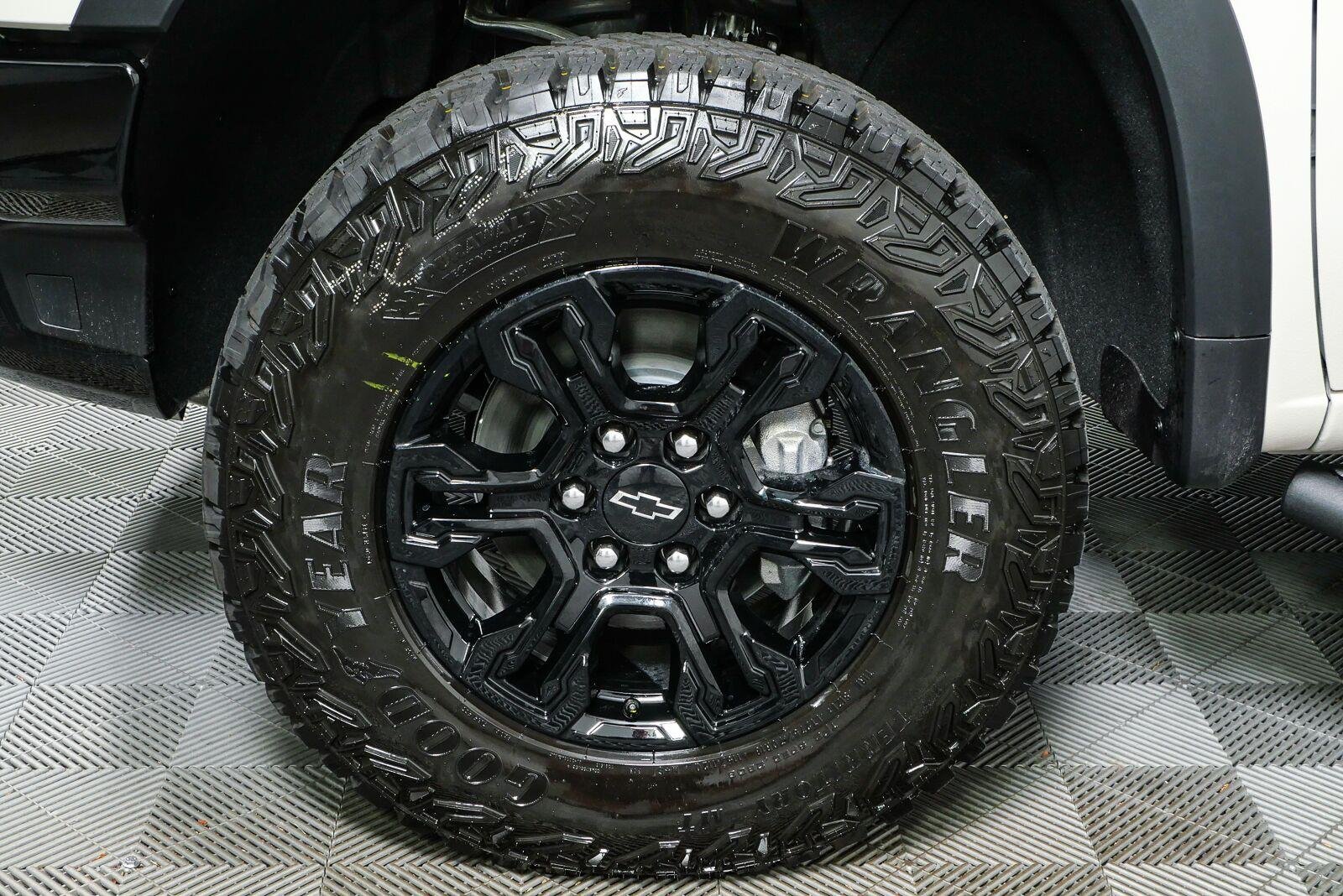 2026 Chevrolet Silverado 1500 ZR2 - Photo 37