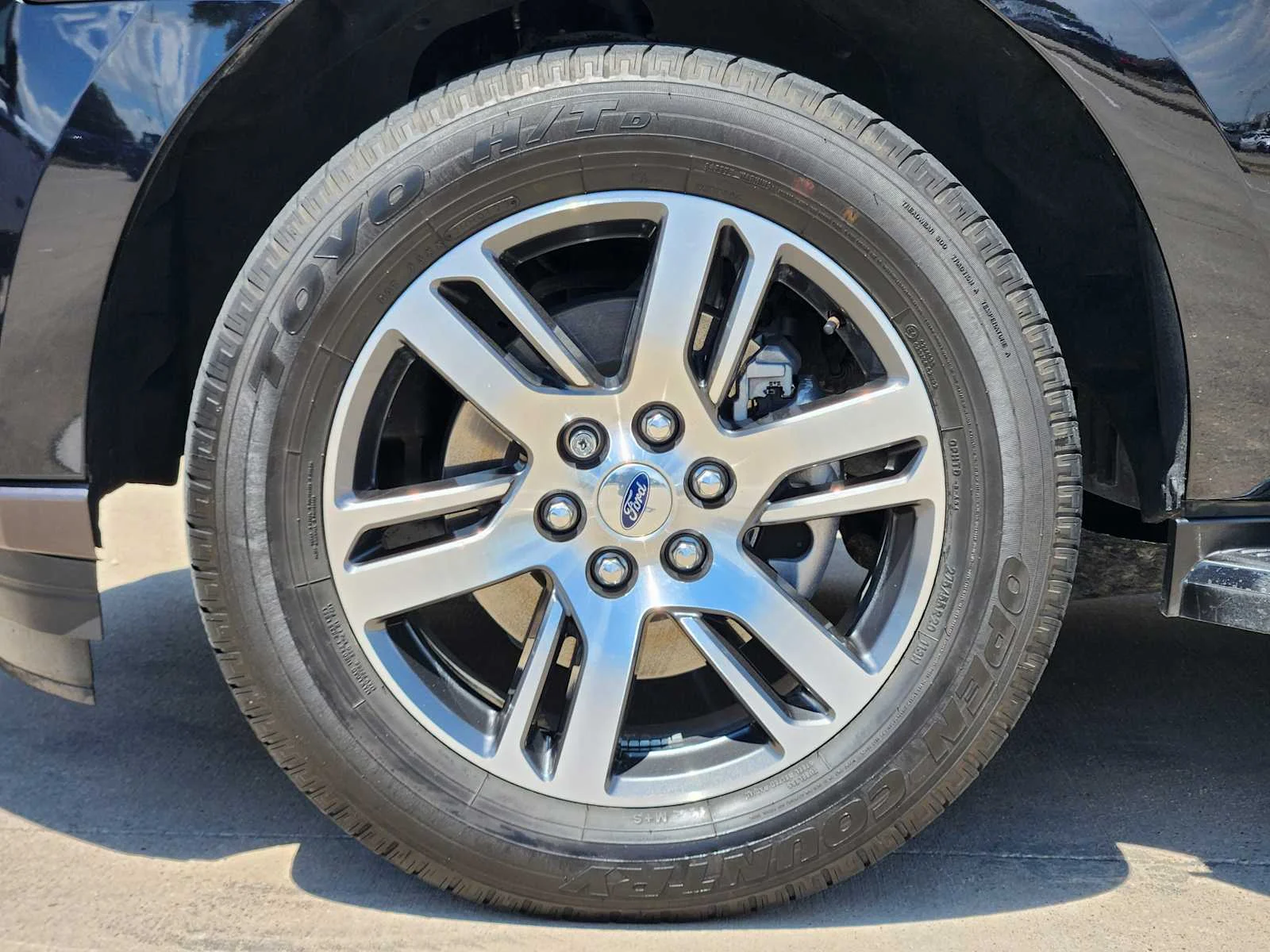 Used 2023 Agate Black Metallic Ford XLT image 9