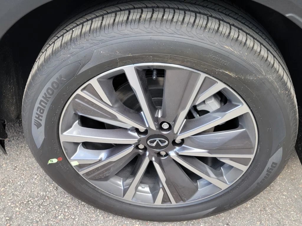 New 2027 HARBOR GRAY INFINITI Luxe FWD image 6