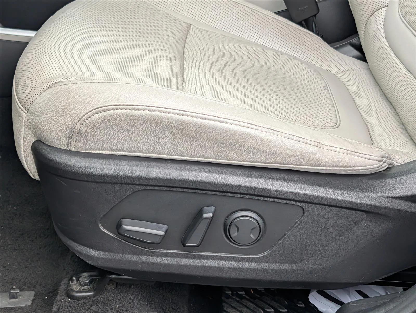 Used 2024 Black Pearl Hyundai Limited image 10