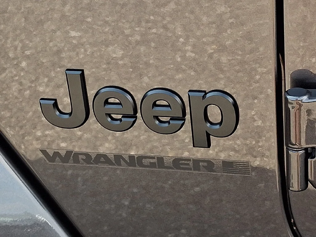 New 2027 Granite Crystal Metallic Clearcoat Jeep Sahara image 21