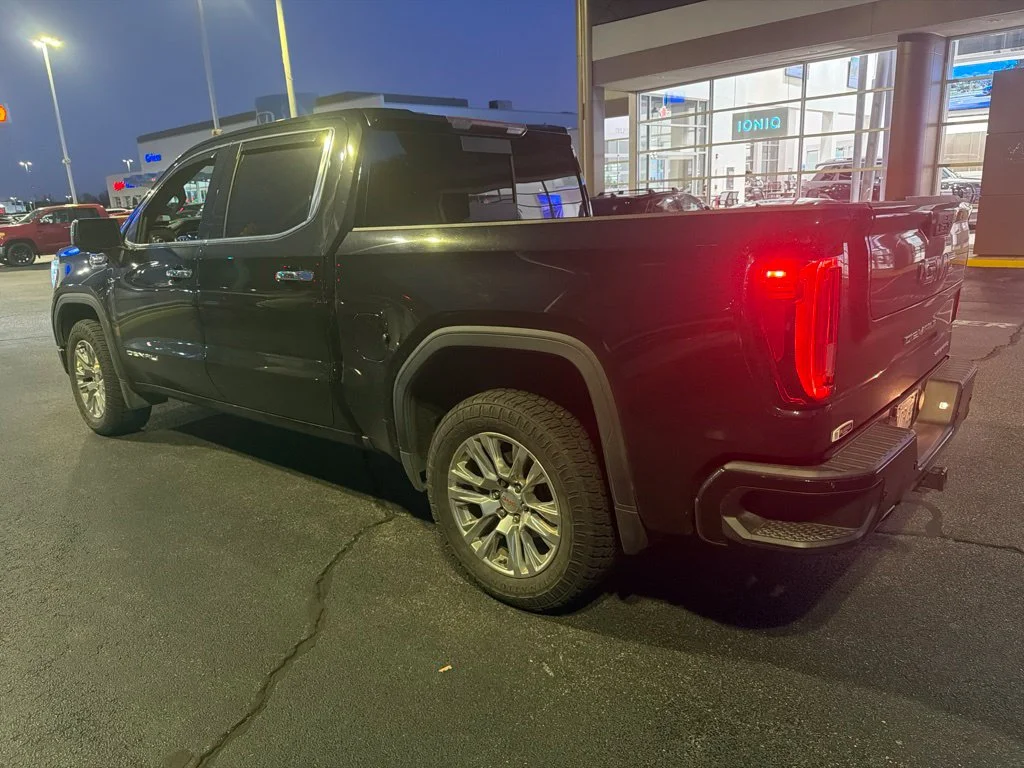 Used 2019 Onyx Black GMC Denali image 2