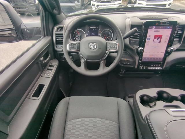 New 2026 Diamond Black Crystal Pearl-Coat Exterior Paint RAM Tradesman image 17