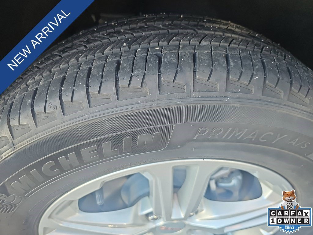 Used 2024 Summit White GMC SLE image 19
