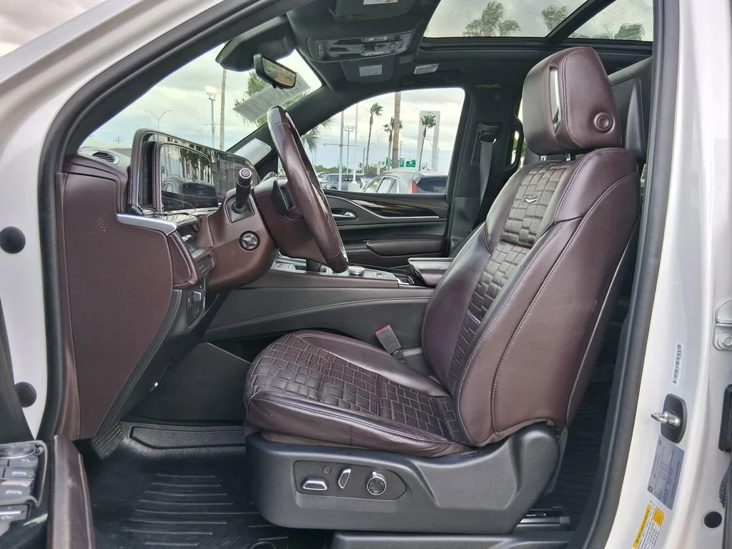 Used 2021 CRYSTAL WHITE TRICOAT Cadillac Sport Platinum image 19