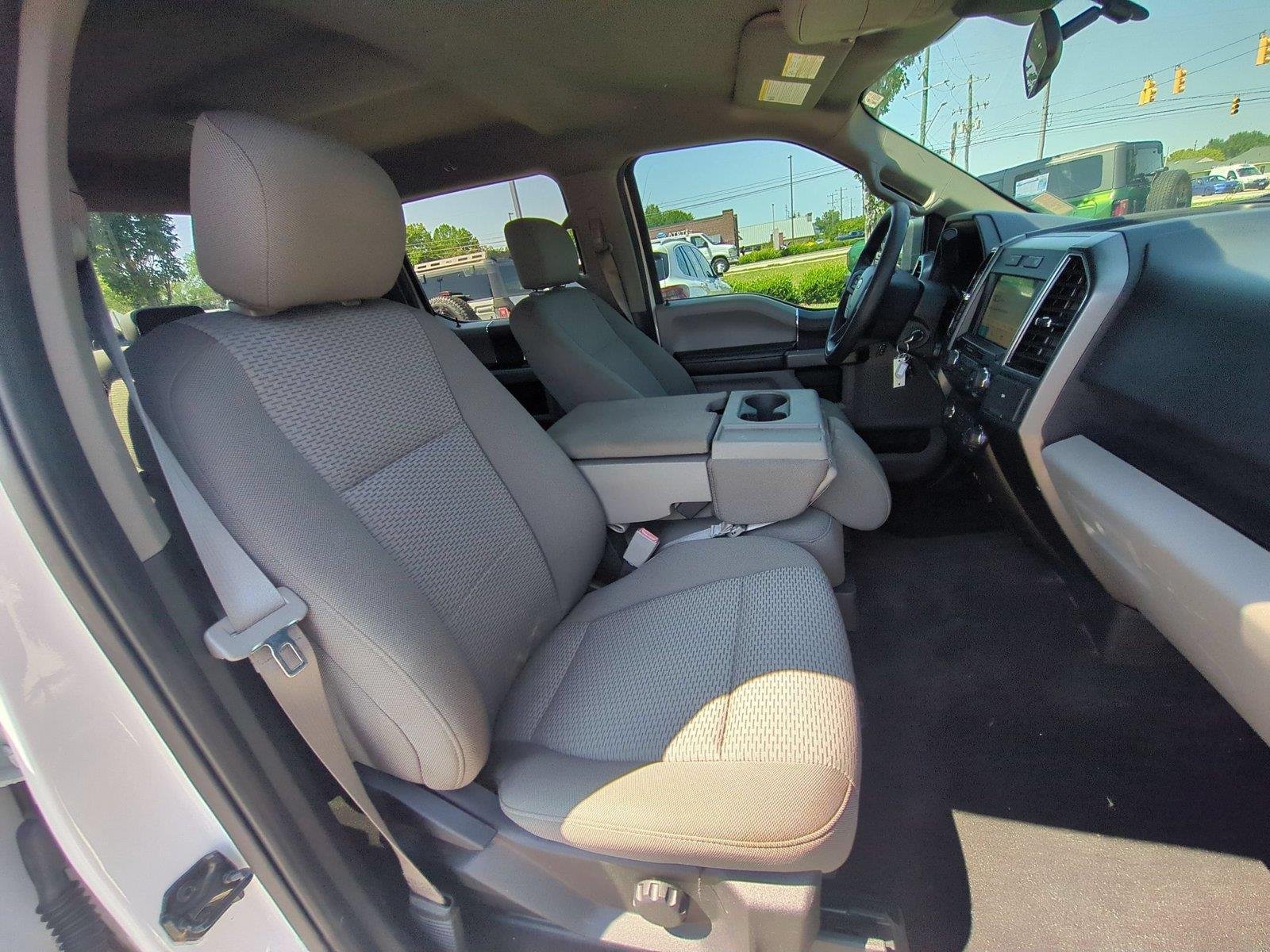 Used 2019 Oxford White Ford XLT image 35