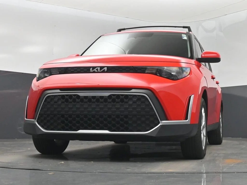 Used 2025 Red Kia LX image 31