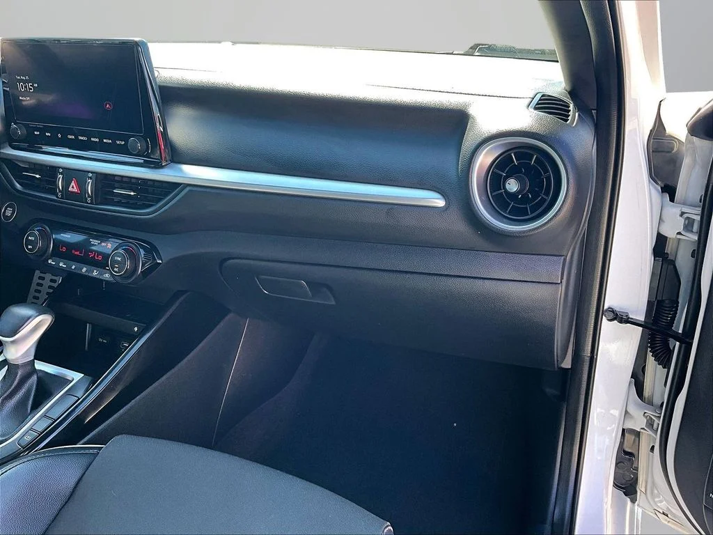 Used 2024 White Kia GT-Line image 18