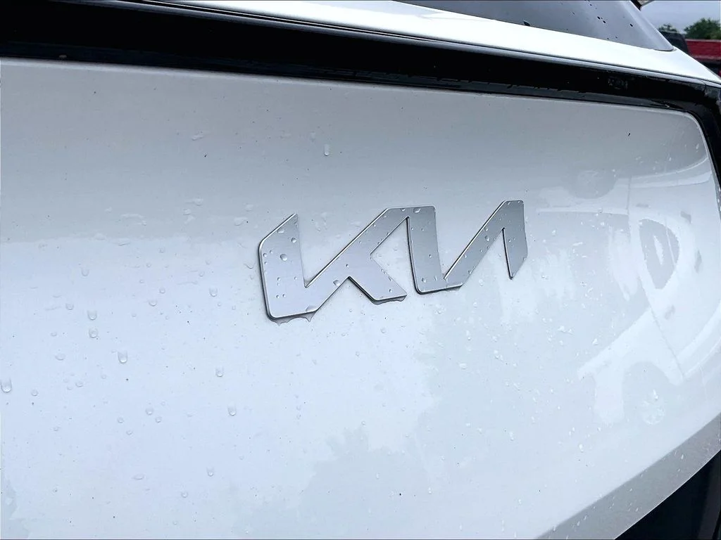 Used 2024 White Kia LX image 9