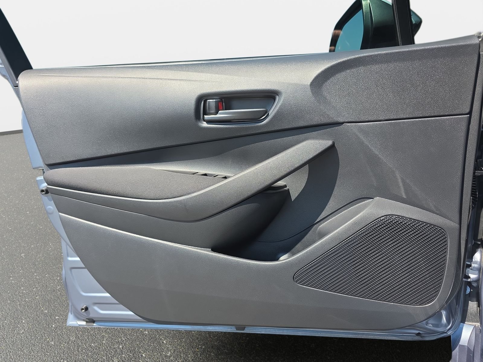 Used 2025  Toyota LE image 25