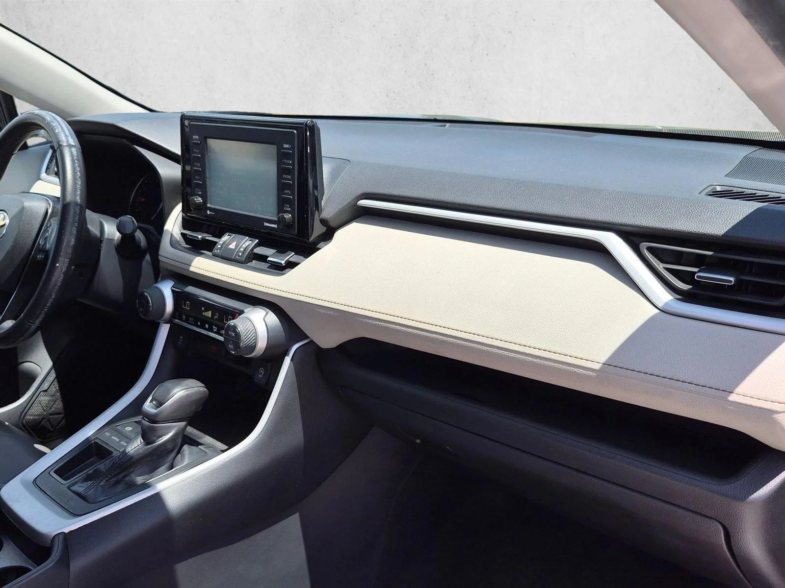 Used 2020 Silver Sky Metallic Toyota XLE Premium image 18