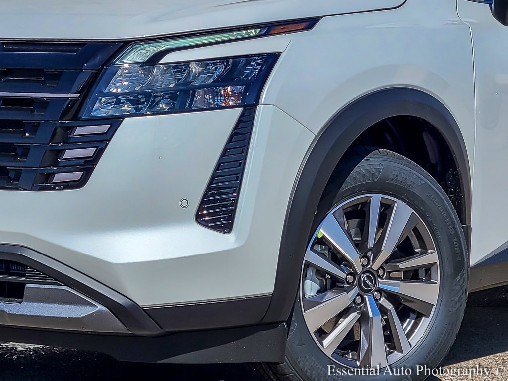 New 2026 Everest White Pearl Tricoat Nissan SL image 3