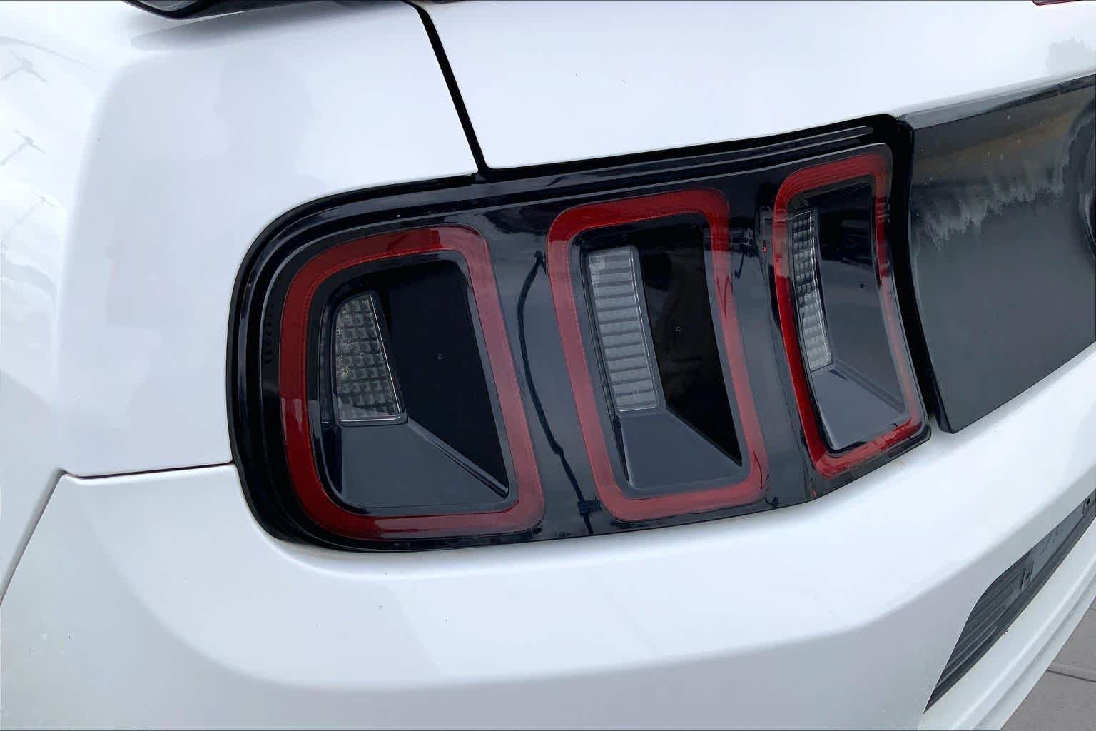 Used 2014 Oxford White Ford GT image 24