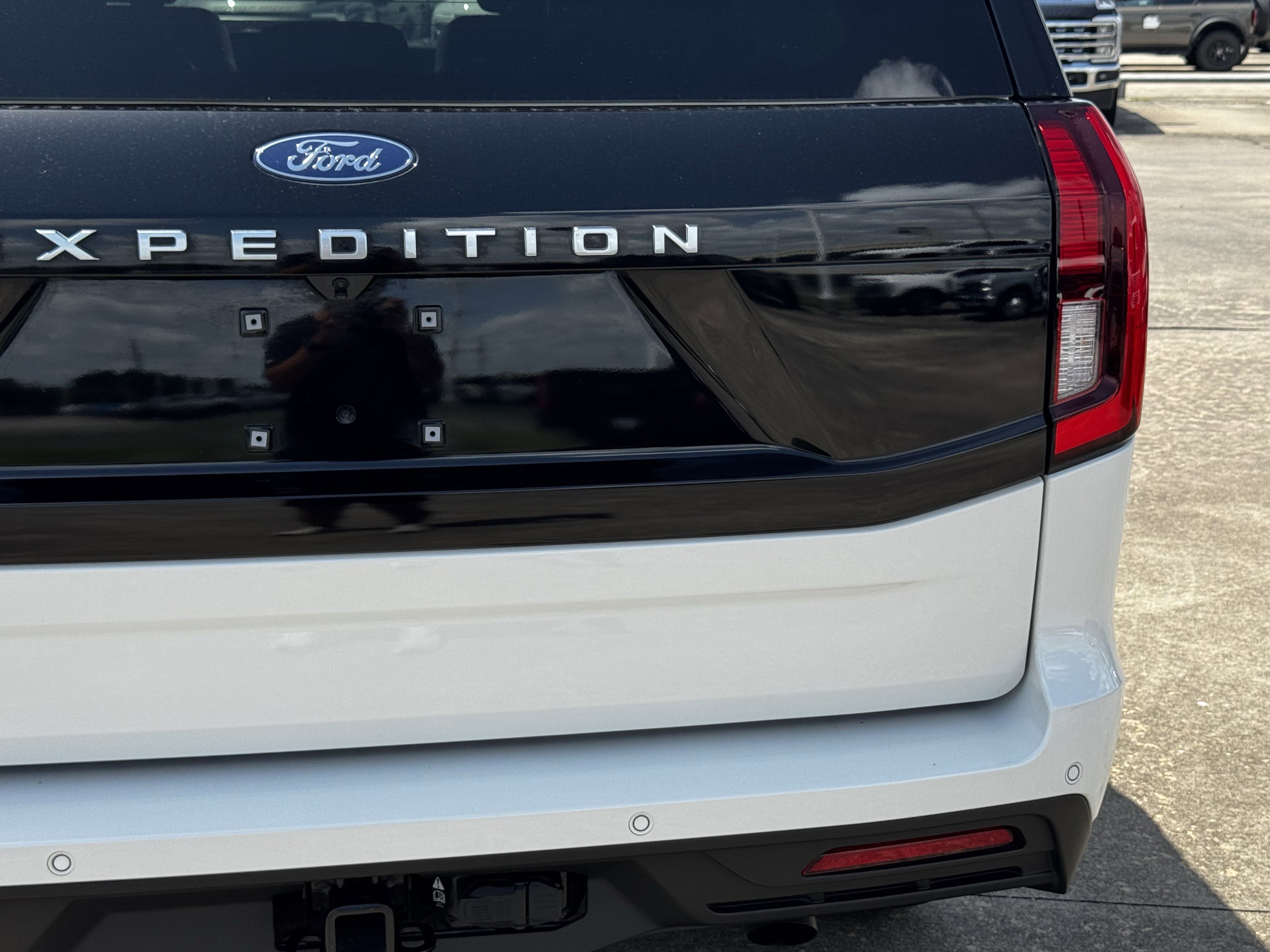 New 2026 Star White Metallic Tri-Coat Ford Active image 9