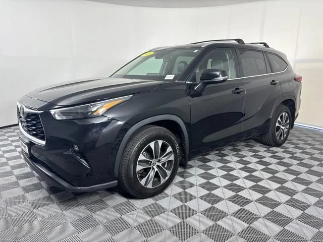 Used 2023 Black Toyota L image 34