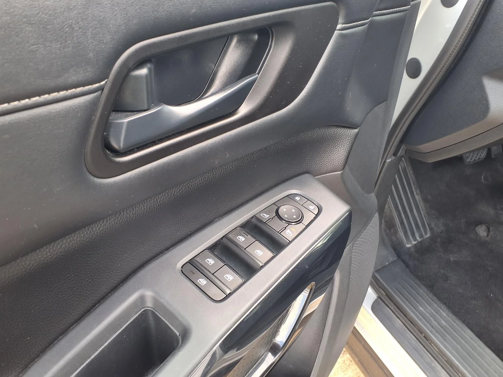 Used 2024 Silver Nissan SV image 13
