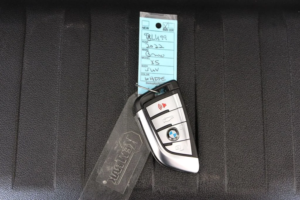 Used 2022 White BMW xDrive40i image 30
