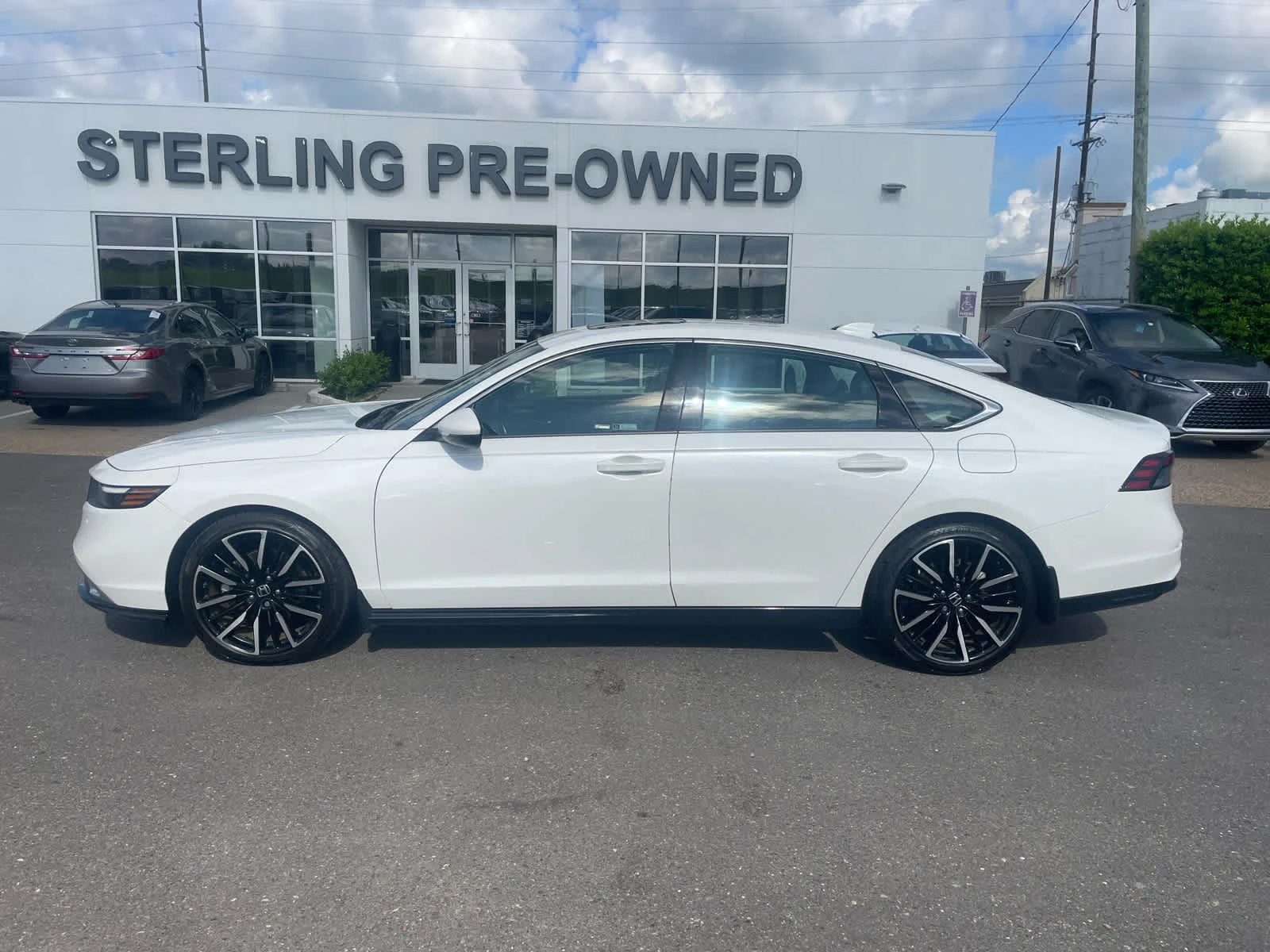 2023 Honda Accord Hybrid Touring's photo