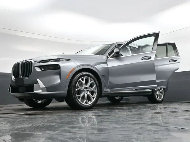 Used 2024 Gray BMW xDrive40i image 45