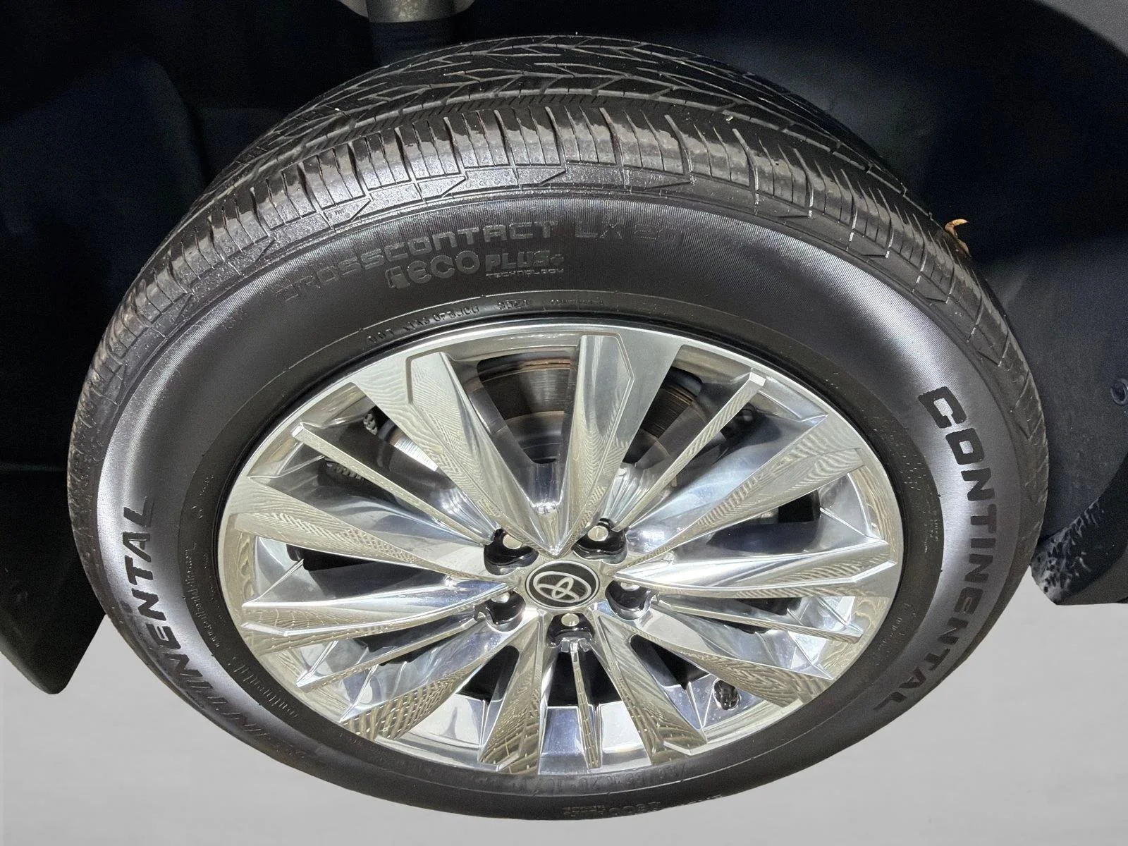Used 2024 Silver Toyota XLE image 18