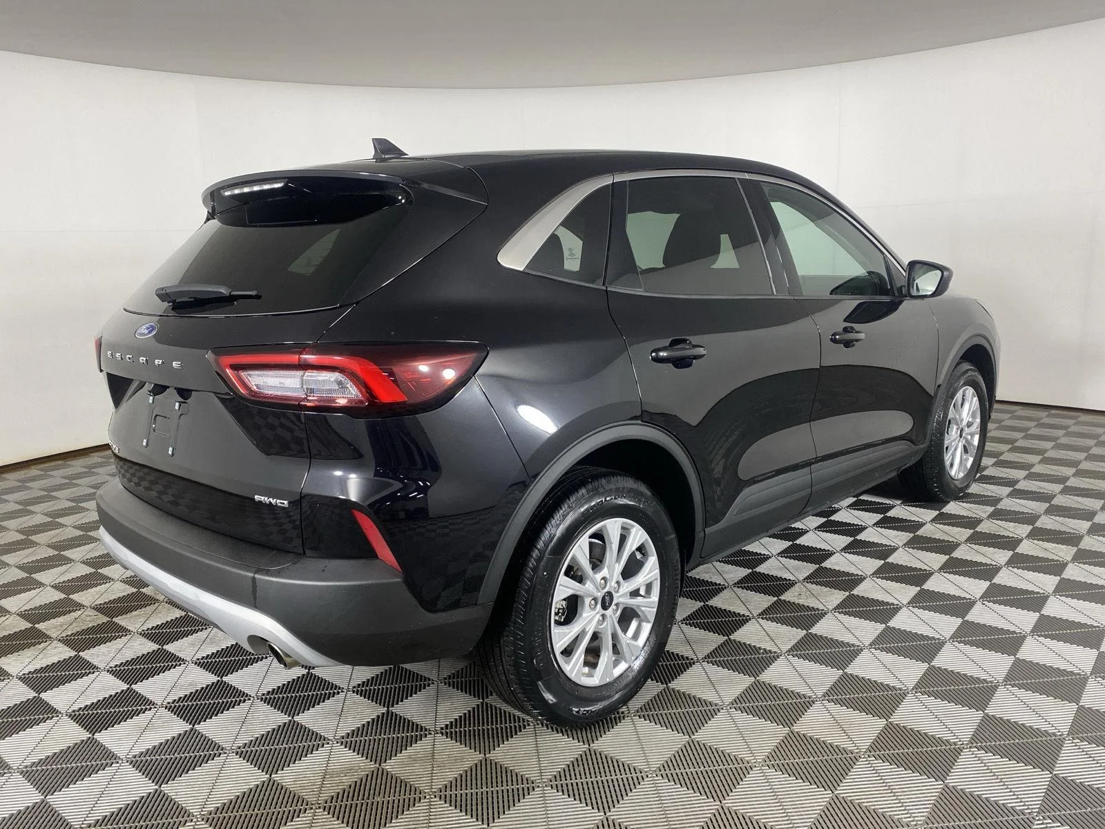 Used 2023 Agate Black Ford Active image 7