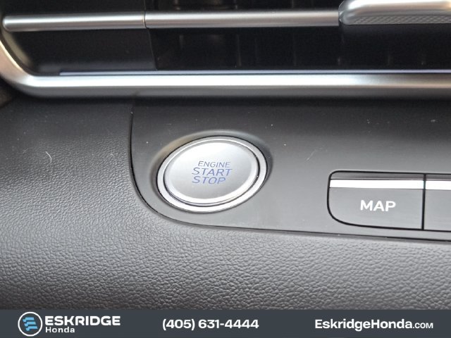 Used 2025 Red Hyundai SEL Convenience image 21