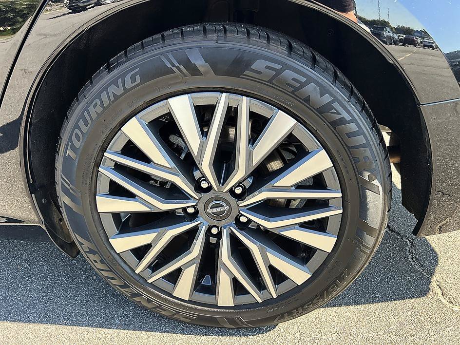 Used 2025 Super Black Nissan SV image 10