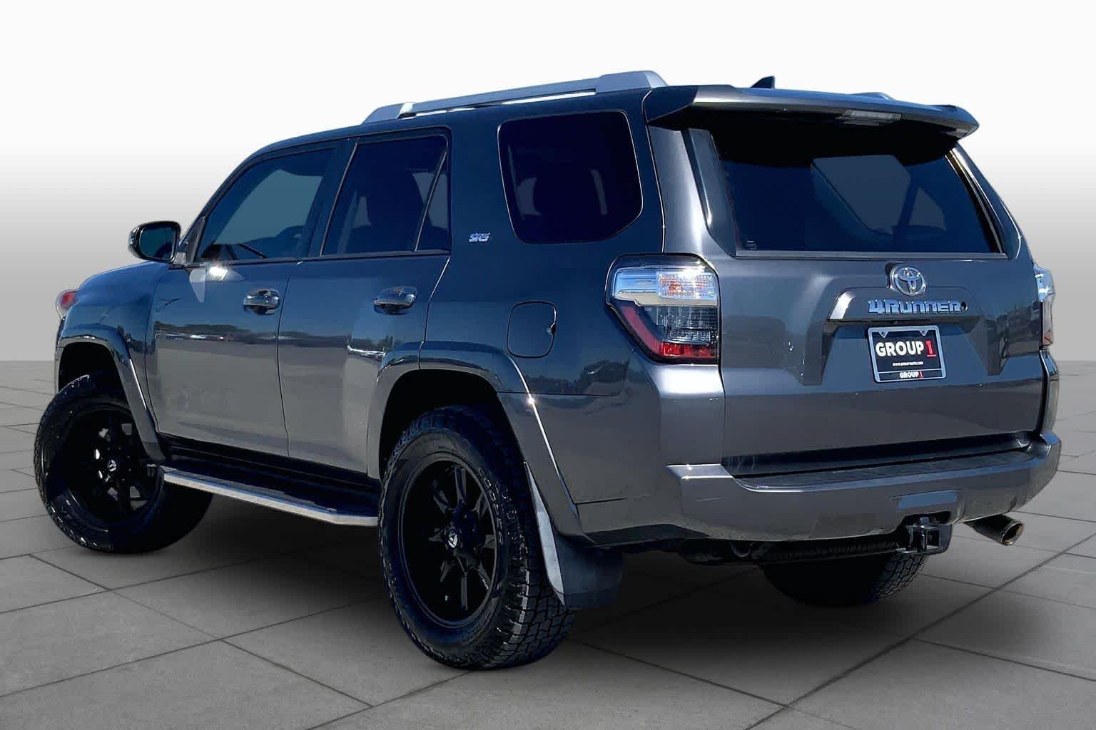 Used 2018 Magnetic Gray Metallic Toyota SR5 Premium image 12