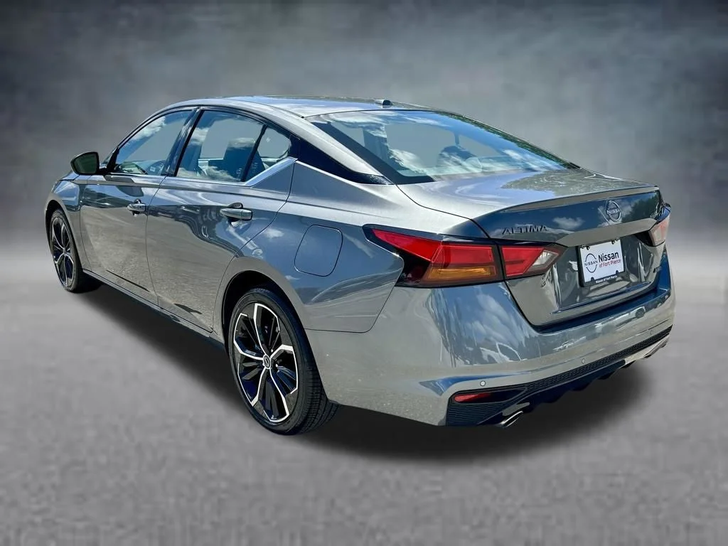 Used 2025 Gray Nissan 2.5 SR image 8