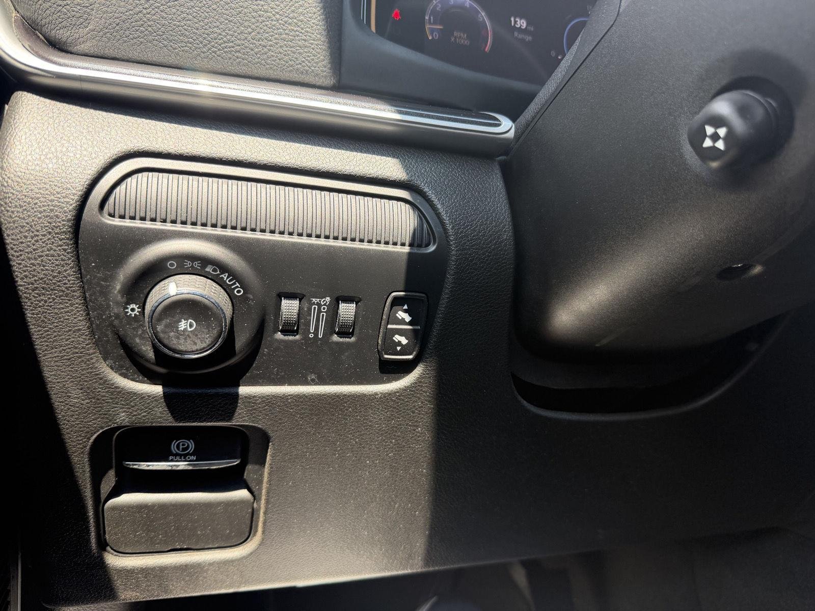 Used 2022 Baltic Gray Metallic Clearcoat Jeep Series I image 23