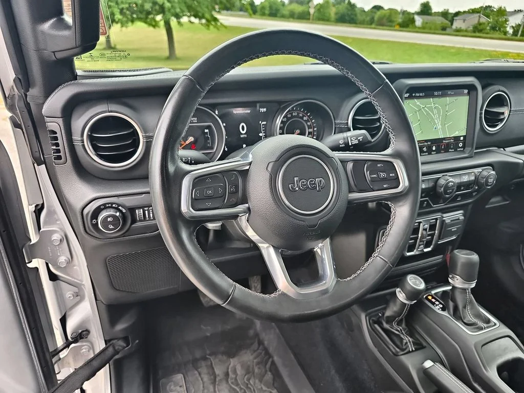 Used 2022 Silver Jeep Overland image 10
