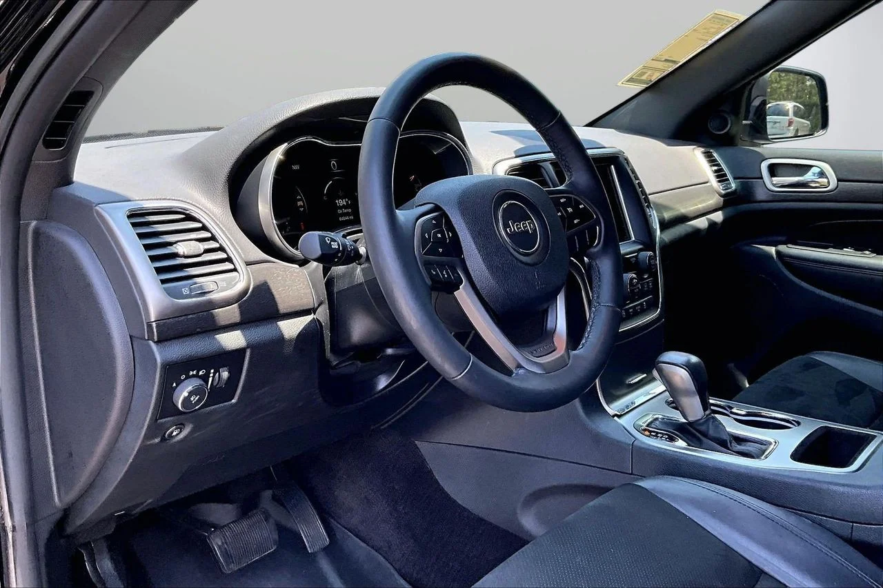 Certified Used 2018 Black Jeep Altitude image 20