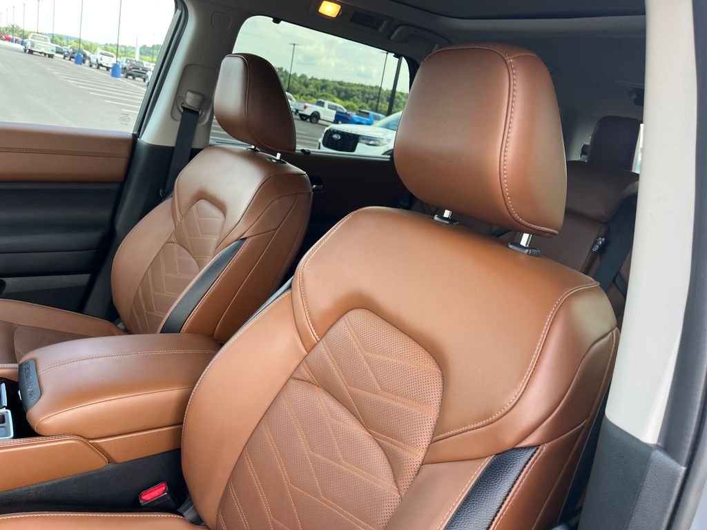 Used 2025 Gray Nissan Platinum image 12