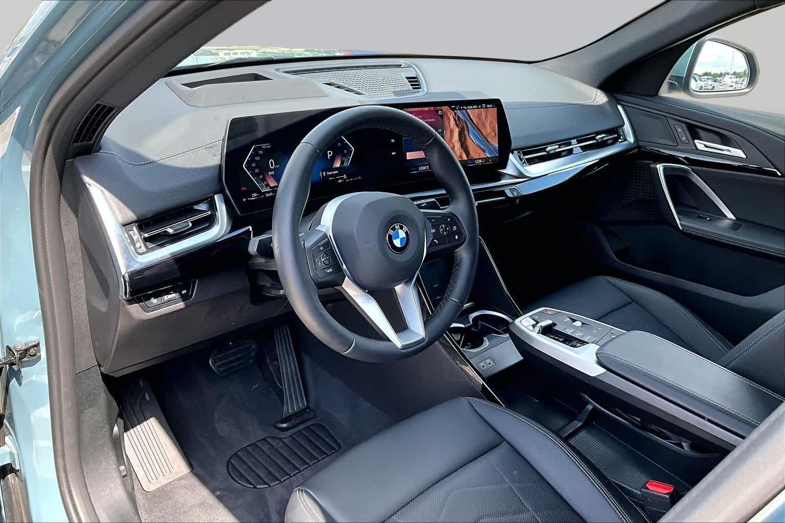Used 2025 Cape York Green Metallic BMW xDrive28i image 17