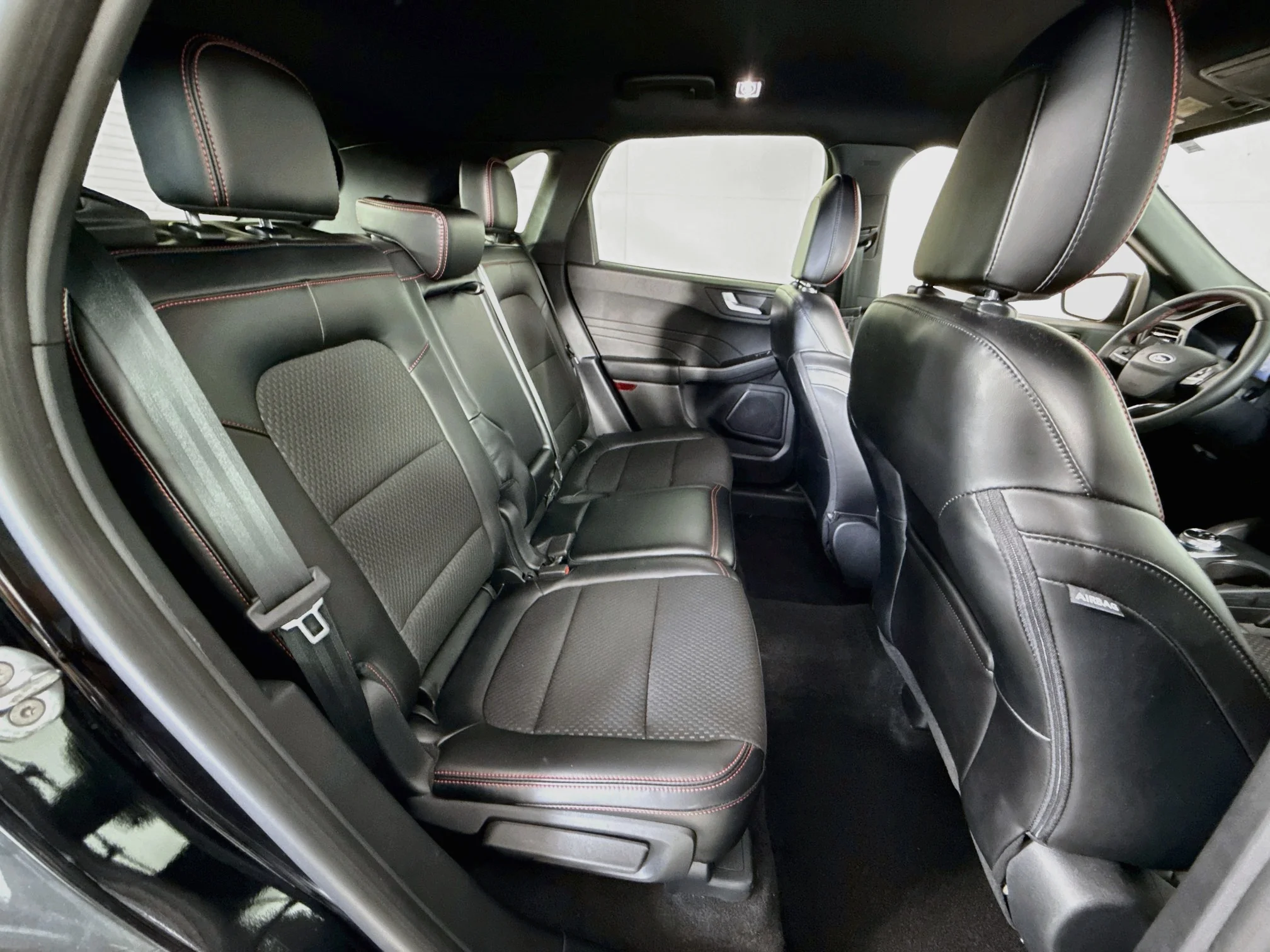 Used 2024 Agate Black Metallic Ford ST-Line image 27