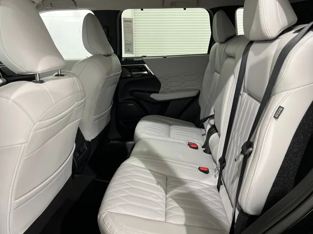 2025 Mitsubishi Outlander SEL Platinum Edition - Photo 21