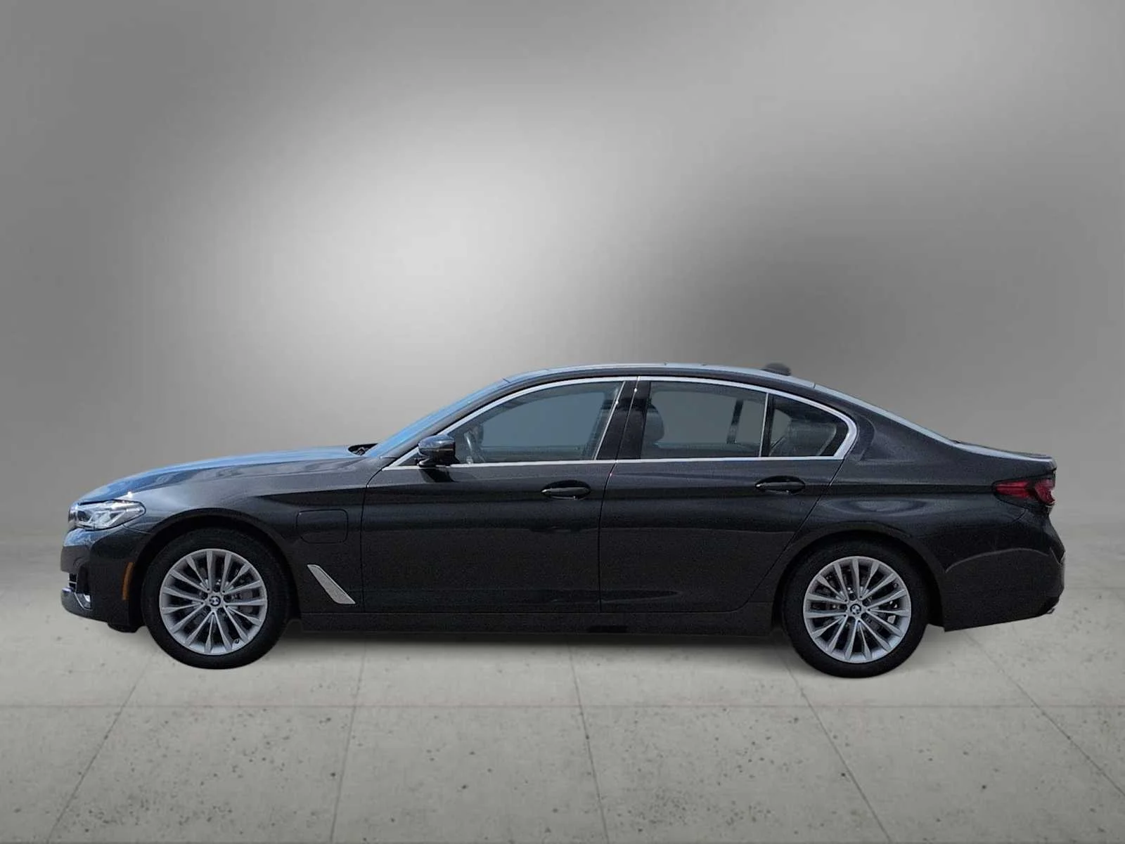 Used 2021 Dark Graphite Metallic BMW 530e xDrive image 5