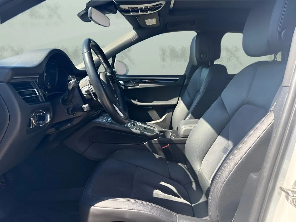 Used 2021  Porsche  image 9