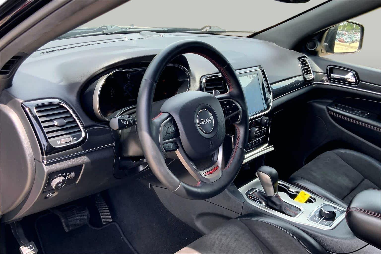 Used 2019 Diamond Black Crystal Pearlcoat Jeep Trailhawk image 17