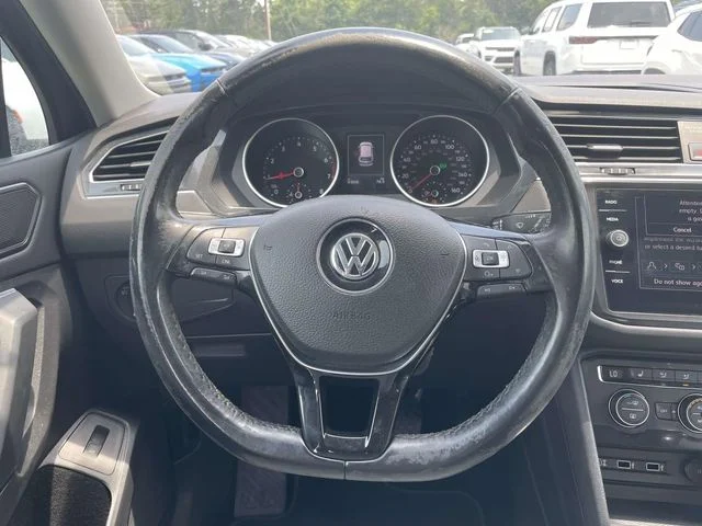 Used 2018 Gray Volkswagen 2.0T SEL image 15