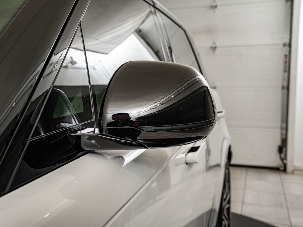 Used 2025 Fuji White Land Rover Autobiography image 9