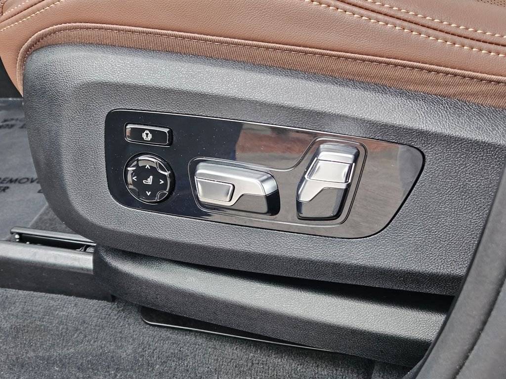 Used 2026 Marina Bay Blue Metallic BMW M60i image 37