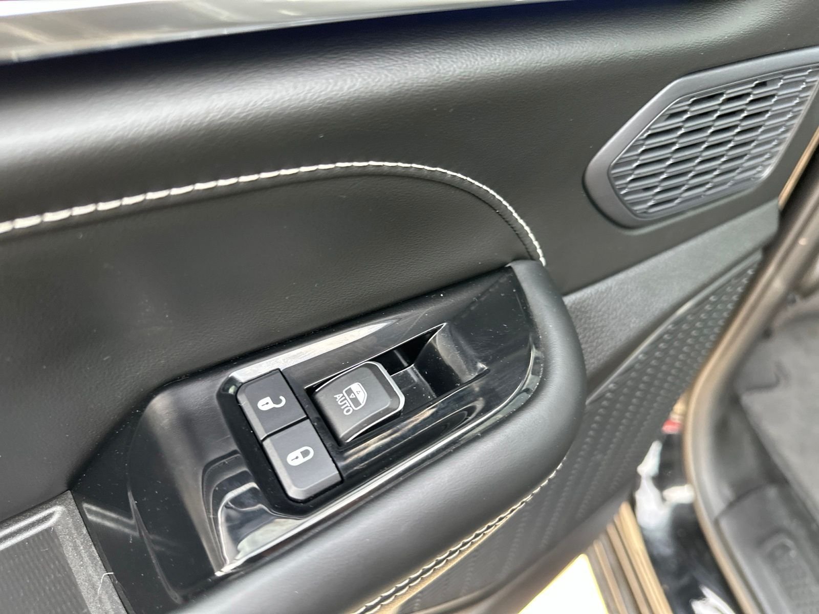 Used 2024 Black Jeep Overland image 27