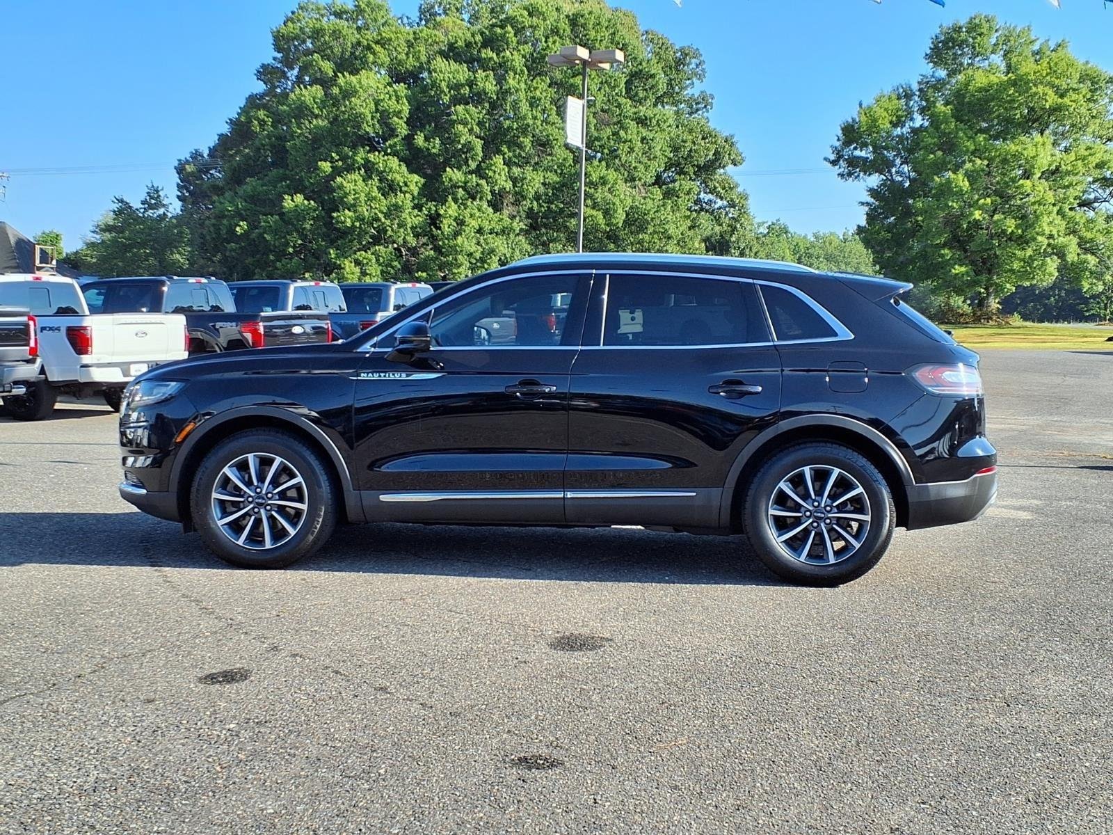 Used 2022 Infinite Black Metallic Clearcoat Lincoln Standard image 3