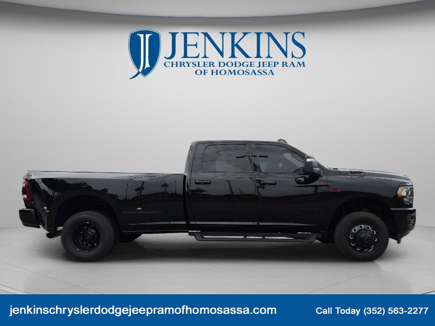 Used 2024 Diamond Black Crystal Pearlcoat Ram Big Horn image 2