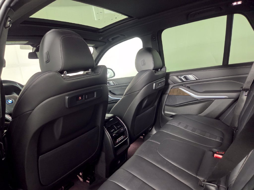 Certified Used 2022 Dark Graphite Metallic BMW xDrive45e image 24