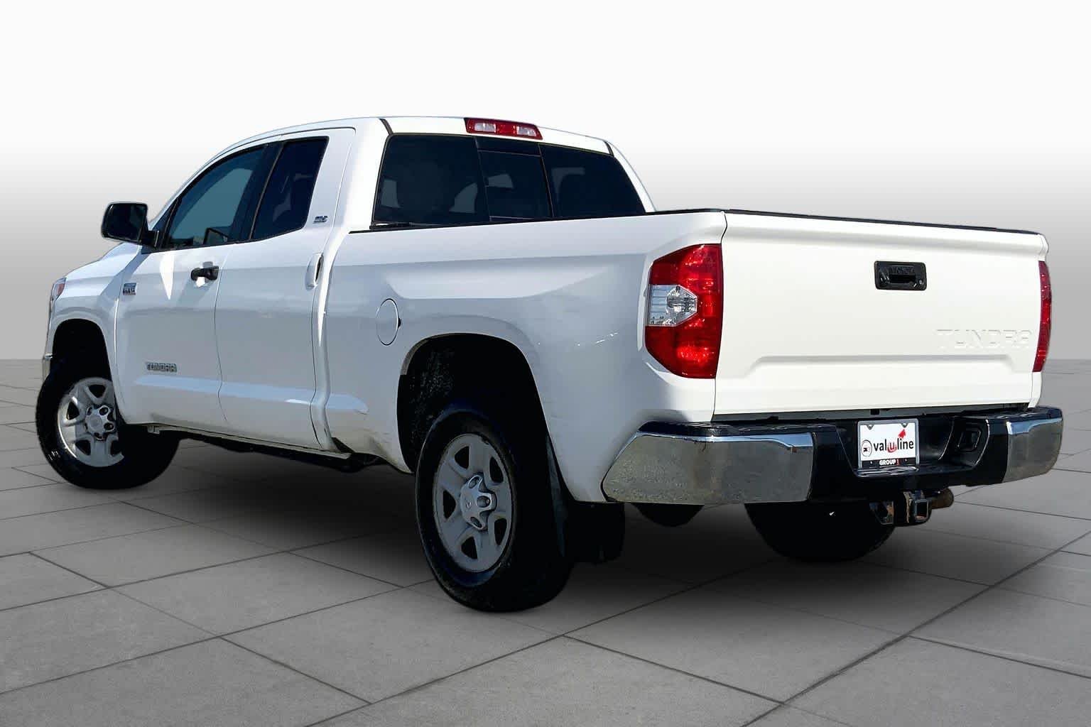 Used 2017 Super White Toyota SR5 image 11