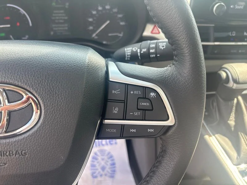 Used 2022 Silver Toyota XLE image 38